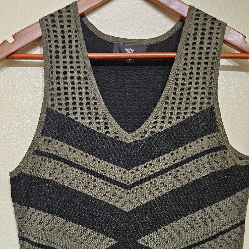 Elegant Olive and Black Chevron Knit Dress - Picture 3 of 8